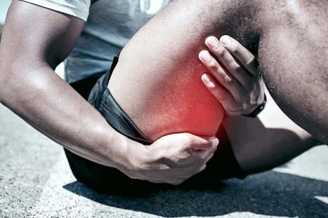 Natrhnutý hamstring: čo je to a ako pomáha fyzioterapia?